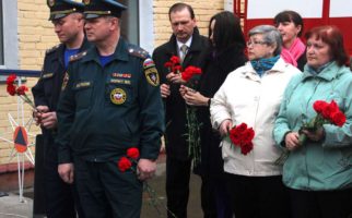 Открытие мемориальной доски памяти пожарного Александра Кожемякина
