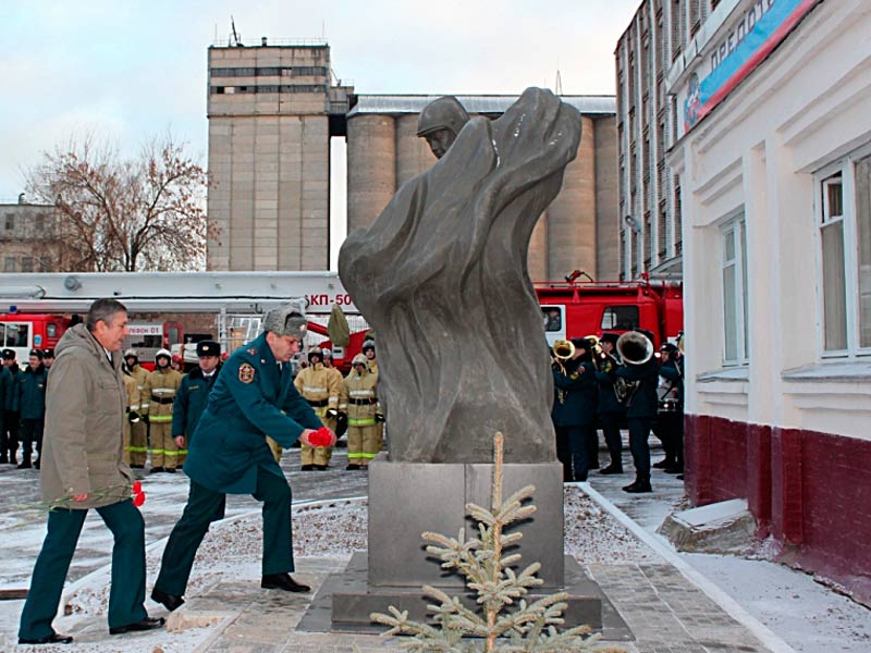 Памятник ивановским пожарным