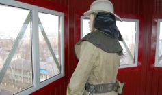 Манекен «Пожарный Яша» на пожарной каланче г. Сыктывкара (фото от 27.04.2009)