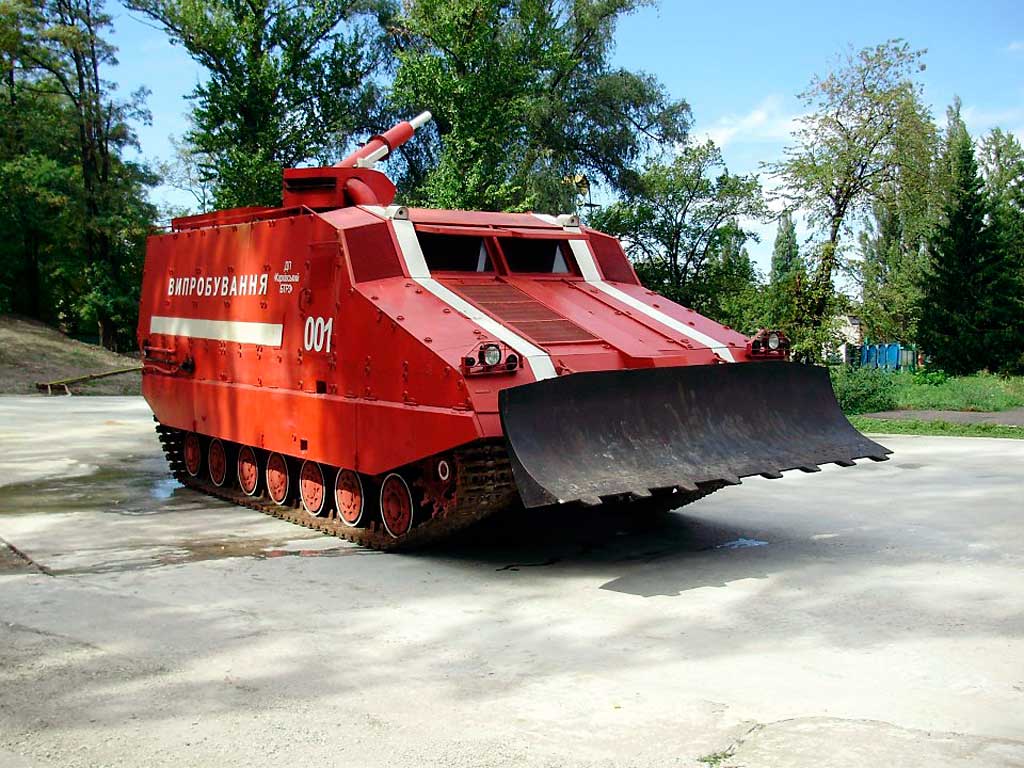 Гусеничная пожарная машина ГПМ-64