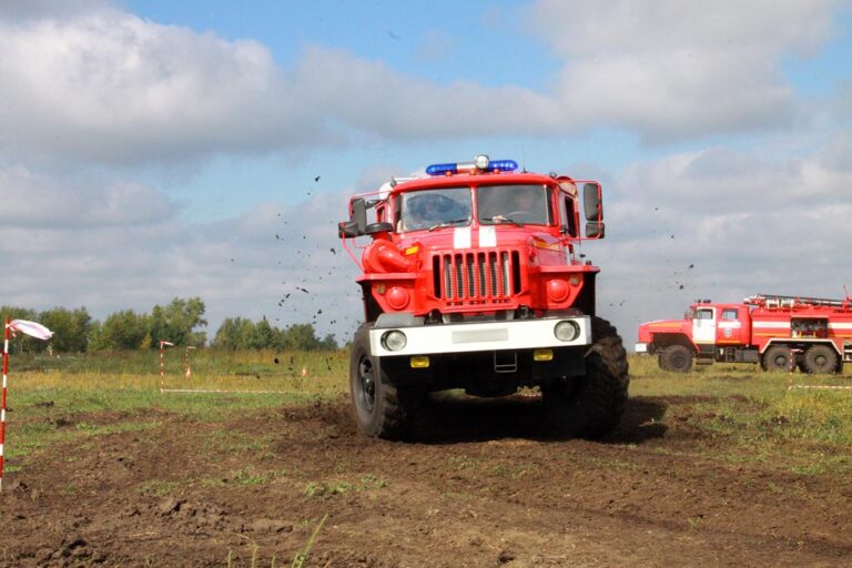 Уступи дорогу пожарной машине