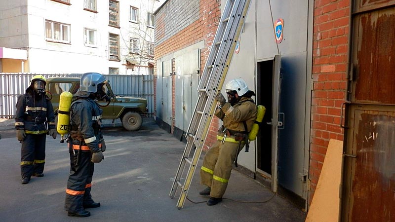 Тренировка пожарных в СИЗОД